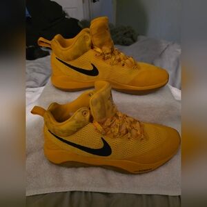 Nike Zoom Men's Size US 12 Shoes HyperRev 17 Limited Gold Yellow Basketball NEW